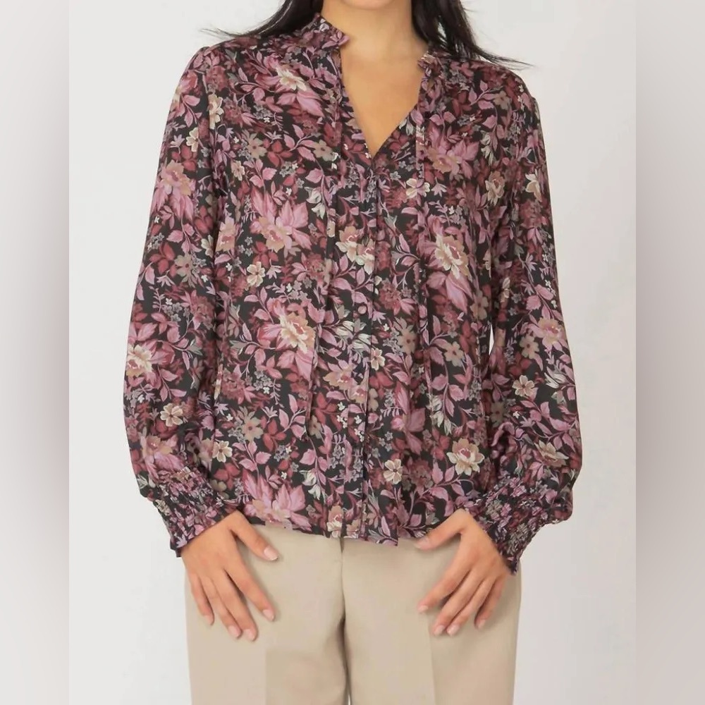 Black Tape_ Floral Blouse 🌸🌺